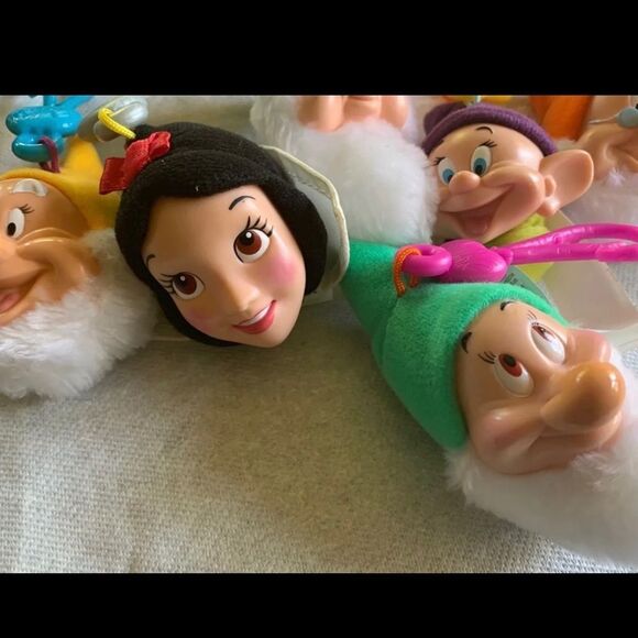 DISNEY Snow White & 7 Dwarfs ~Plush/Rubber Heads with Carabiner Clips. - Picture 8 of 9
